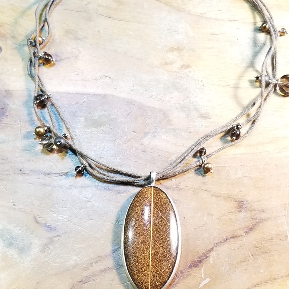 Indonesia 925 Resin Leaf Pendant - Picture 3 of 10